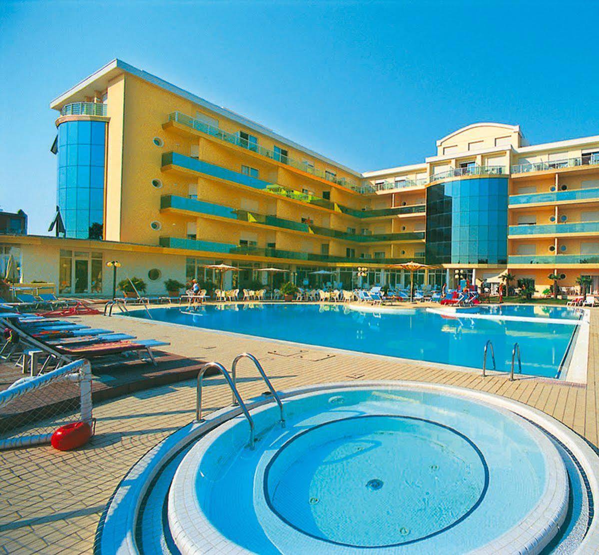 Hotel Valverde & Residenza Чезенатіко Екстер'єр фото
