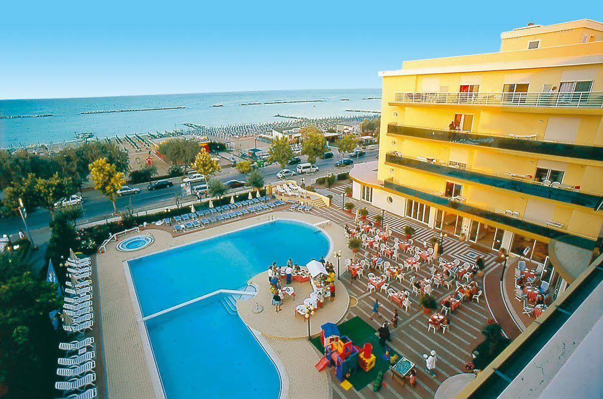 Hotel Valverde & Residenza Чезенатіко Екстер'єр фото
